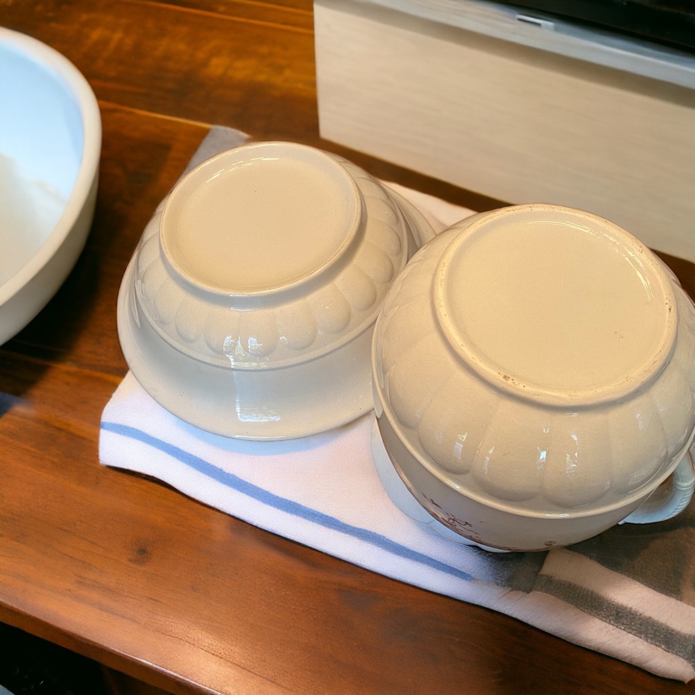 Beautiful antique pitcher and wash basin set. - Picture 9 of 13